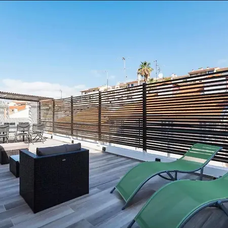 3 Bedrooms 2 Terraces In アパート *