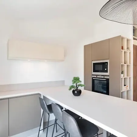 3 Bedrooms 2 Terraces In Apartment *