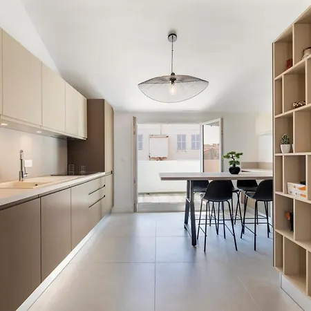 3 Bedrooms 2 Terraces In كان