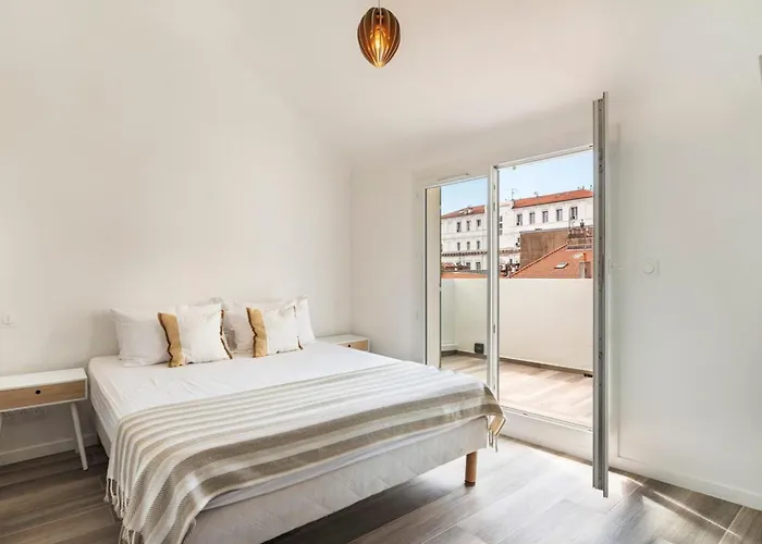 3 Bedrooms 2 Terraces In Apartment Cannes