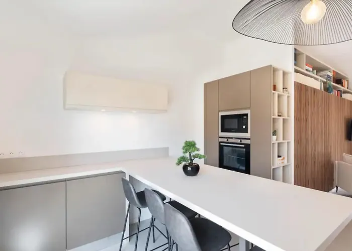 3 Bedrooms 2 Terraces In Apartment *